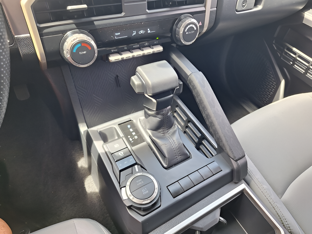 2025 Toyota Tacoma SR5 - Photo 13