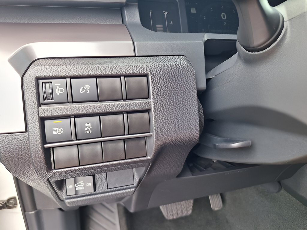 2025 Toyota Tacoma SR5 - Photo 18
