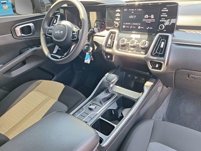 2023 Kia Sorento LX