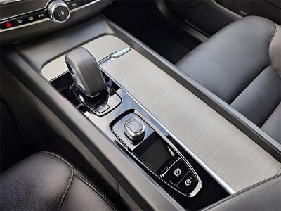 2025 Volvo XC60 Plus