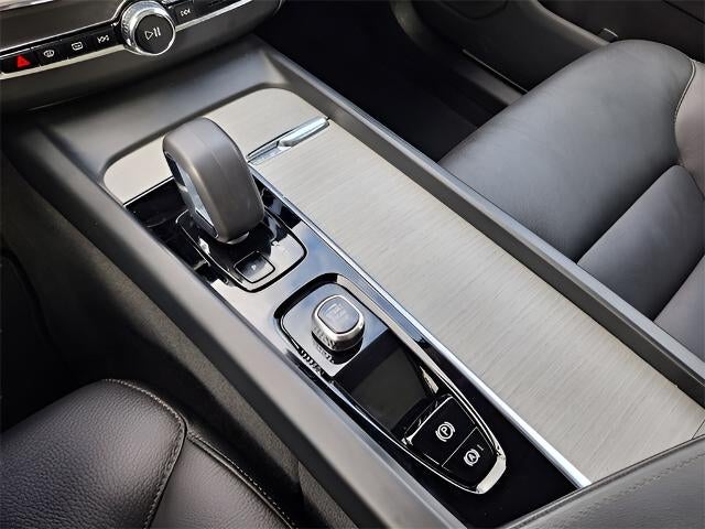 2025 Volvo XC60 Plus