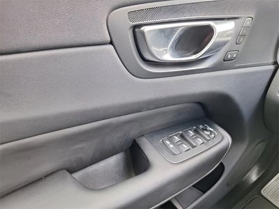 2025 Volvo XC60 Plus