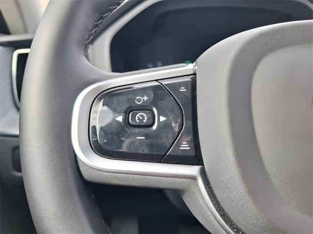 2025 Volvo XC60 Plus