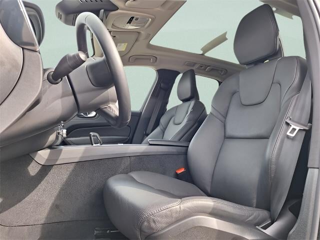 2025 Volvo XC60 Plus