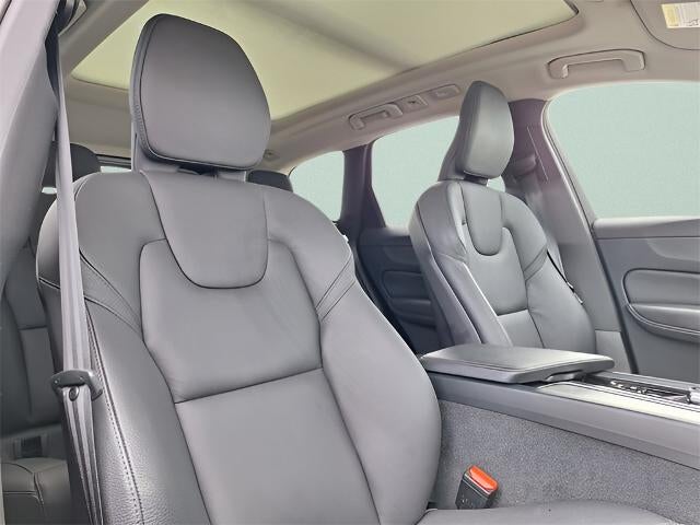 2025 Volvo XC60 Plus