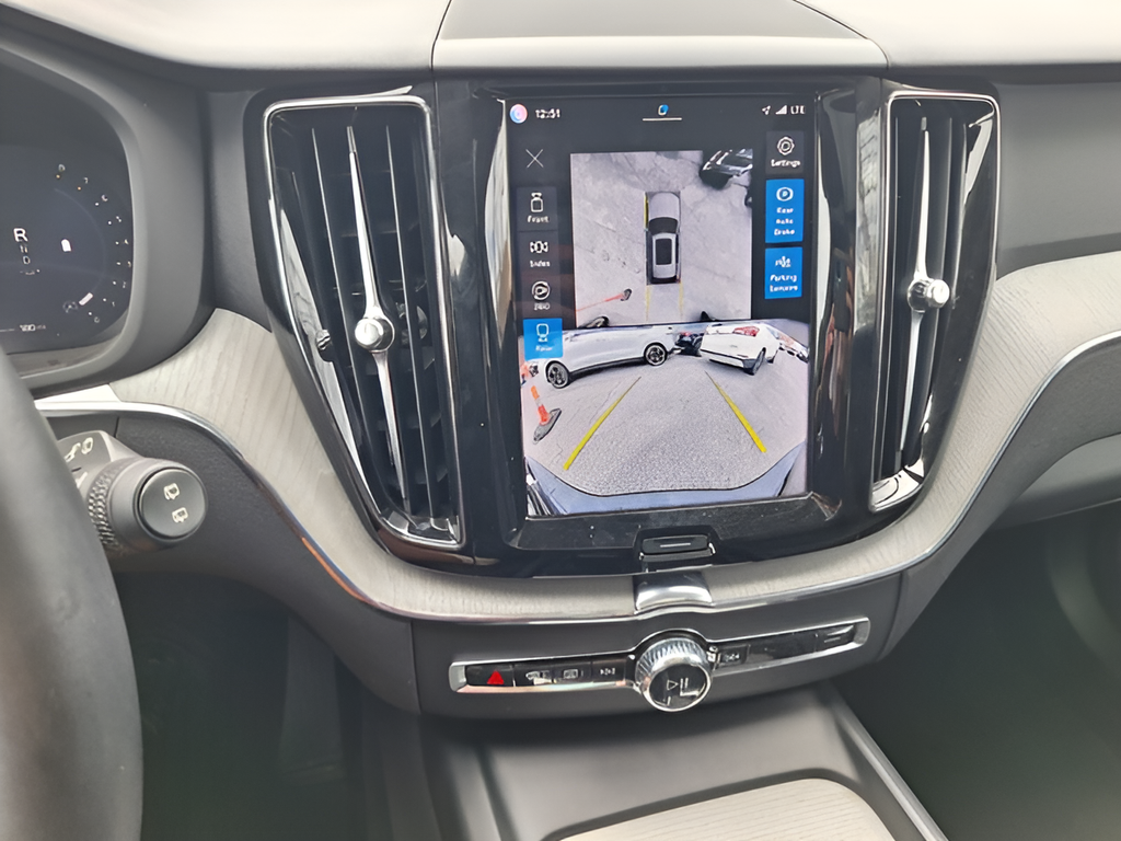 2025 Volvo XC60 Plus